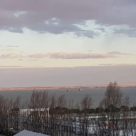 Apartment Lxriverside *